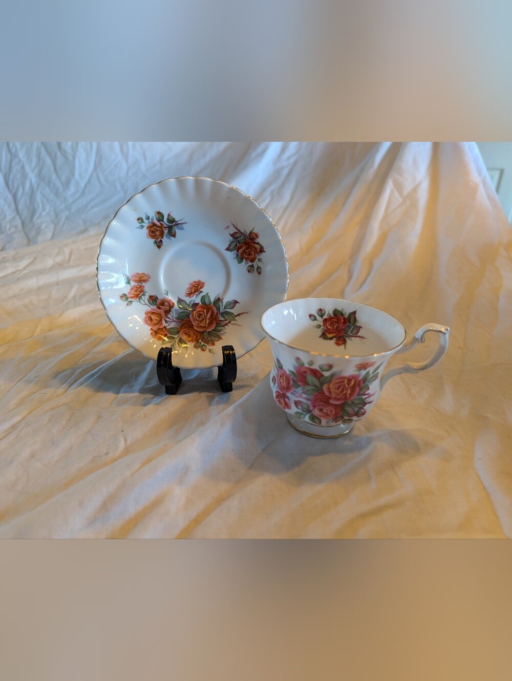 2/40$ Royal Albert Orange-Pink Rose Bone China Teacup and Saucer